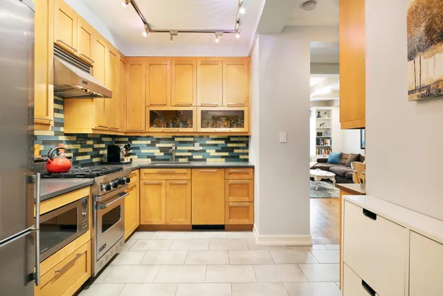 $699,000 | 12 West 72nd Street, Unit 12E | Upper West Side