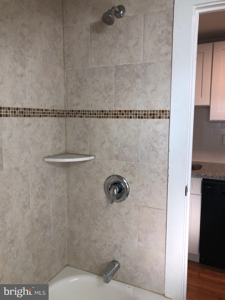 42 Brandon Road Upper Darby, PA 19082 - Photo 29 of 30 Unit 3 bathroom