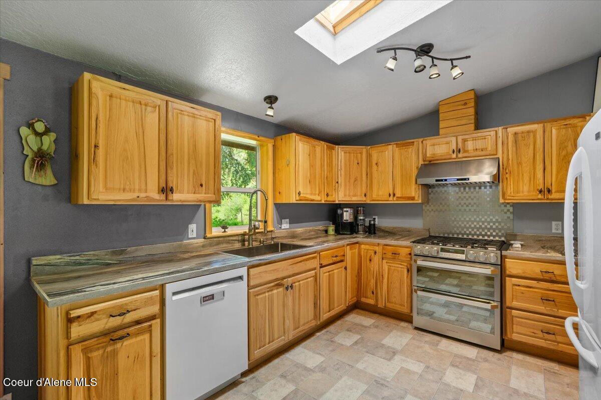 594 Hidden Valley Road Sandpoint, ID 83864 - Photo 11 of 44 021-Kitchen
