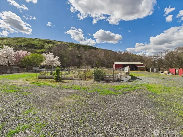 $159,000 | 315 West 2nd Street, Starbuck, WA 99359