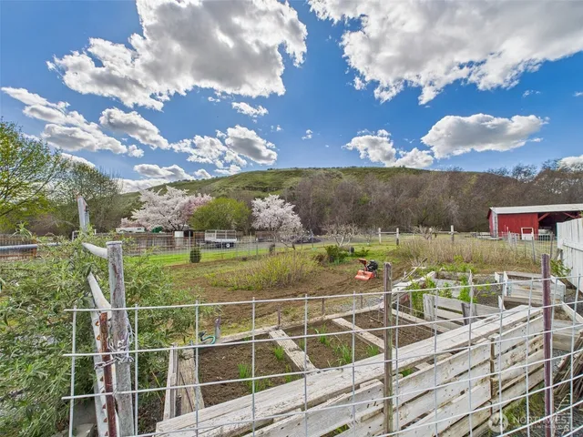 $159,000 | 315 West 2nd Street, Starbuck, WA 99359