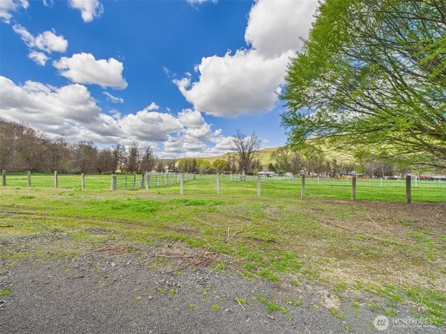 $159,000 | 315 West 2nd Street, Starbuck, WA 99359