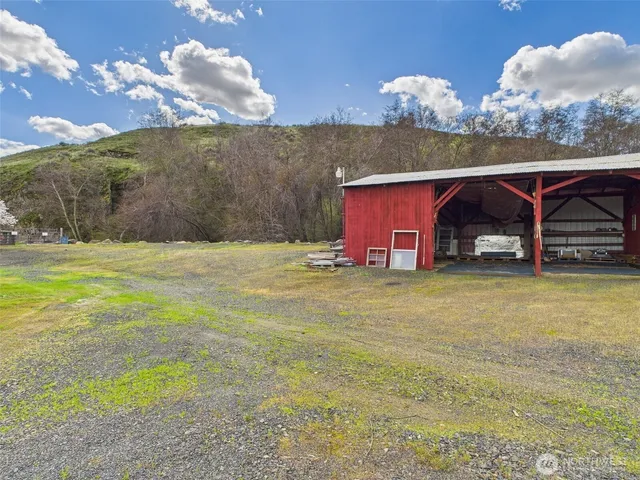 $159,000 | 315 West 2nd Street, Starbuck, WA 99359