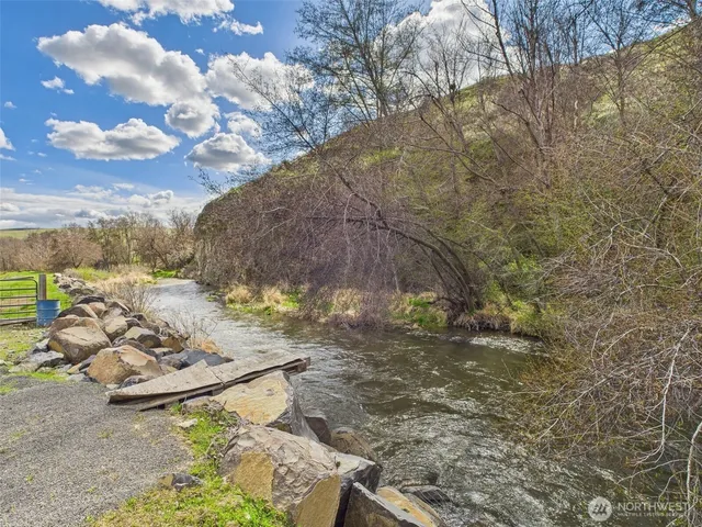 $159,000 | 315 West 2nd Street, Starbuck, WA 99359