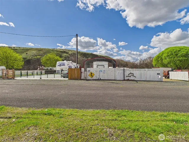 $159,000 | 315 West 2nd Street, Starbuck, WA 99359