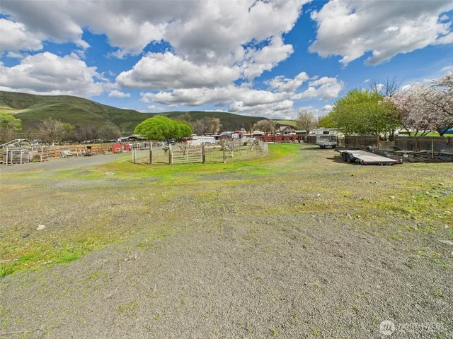 $159,000 | 315 West 2nd Street, Starbuck, WA 99359