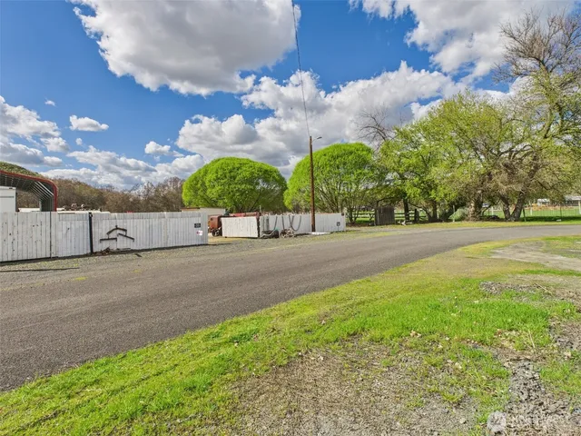 $159,000 | 315 West 2nd Street, Starbuck, WA 99359