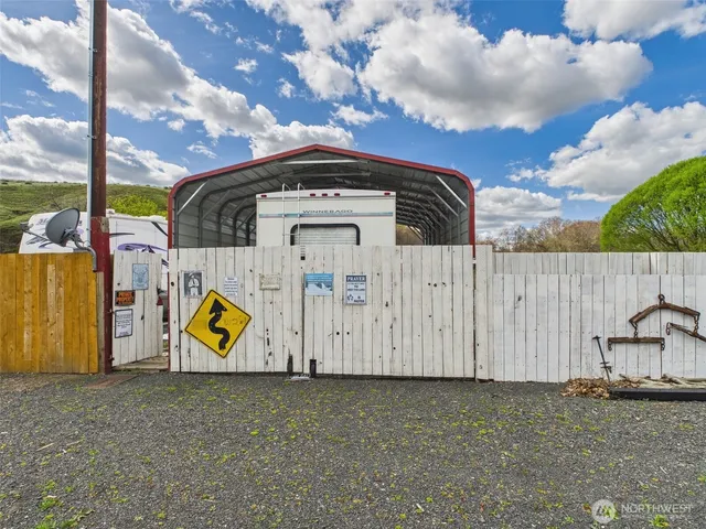 $159,000 | 315 West 2nd Street, Starbuck, WA 99359