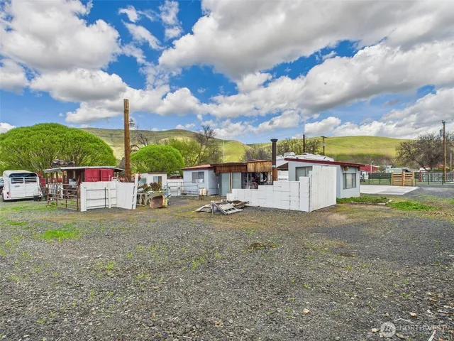 $159,000 | 315 West 2nd Street, Starbuck, WA 99359