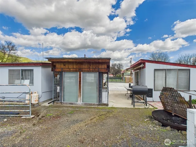 $159,000 | 315 West 2nd Street, Starbuck, WA 99359