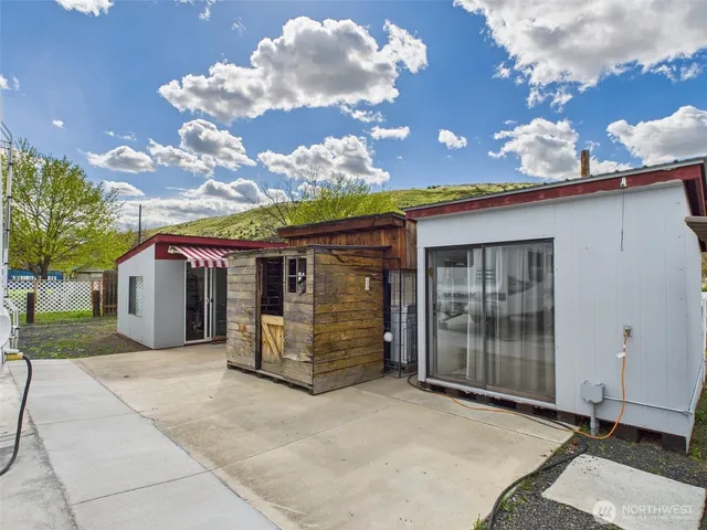 $159,000 | 315 West 2nd Street, Starbuck, WA 99359