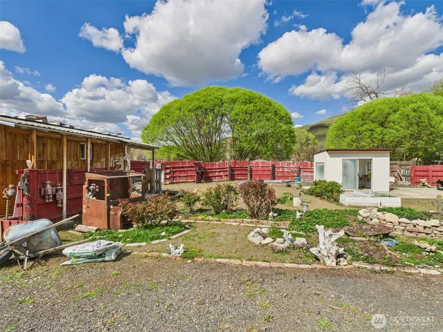 $159,000 | 315 West 2nd Street, Starbuck, WA 99359