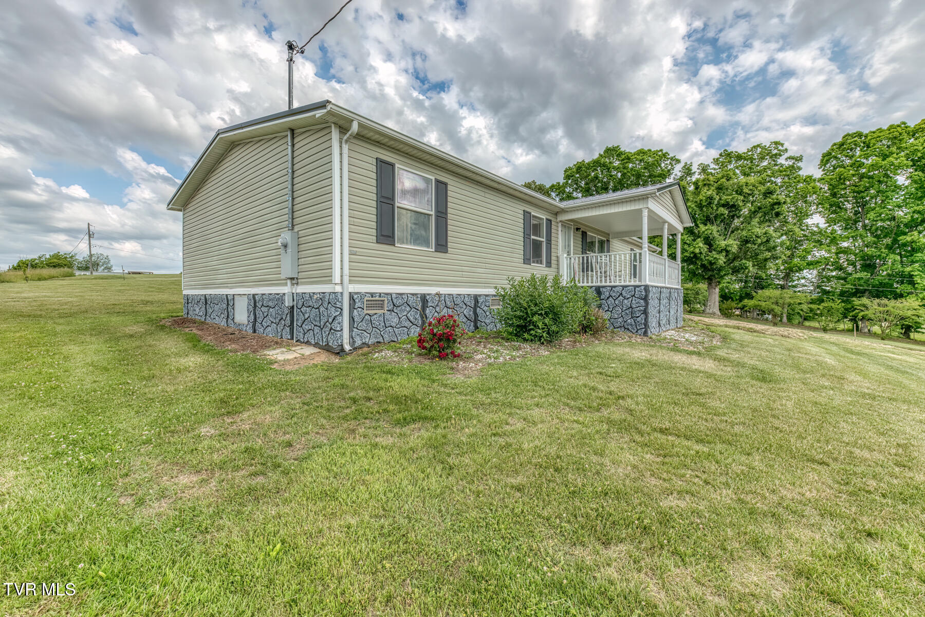 2069 Devault Bridge Road Piney Flats, TN 37686 - Photo 32 of 36 2069 Devault Bridge Rd-32