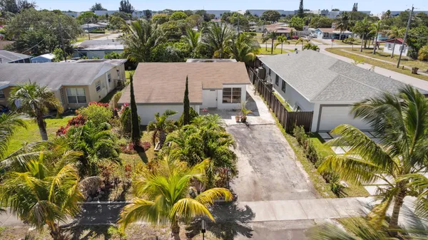 an aerial view of a house with a yard outdoor seating and entertaining space