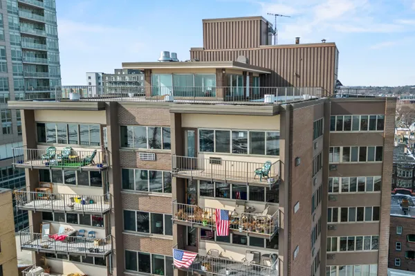 $599,900 | 1919 North Summit Avenue, Unit 11C, Milwaukee, WI 53202