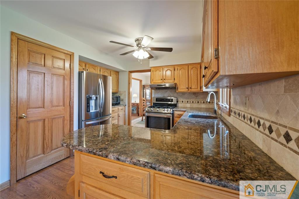 9 Oak Tree Road Monmouth Junction, NJ 08852 - Photo 9 of 37 Gallery Image 9