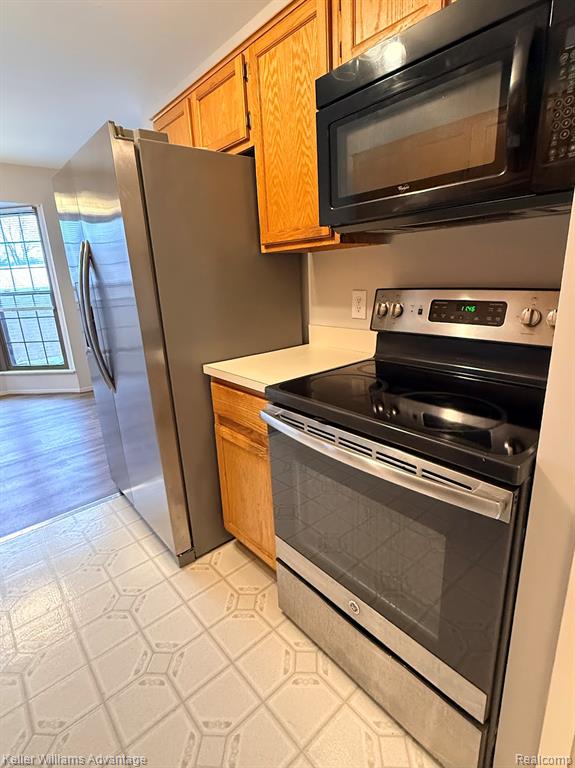 22242 Edgewater, Unit 146 Novi, MI 48375 - Photo 8 of 37