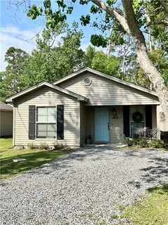 $1,925 | 1819 Orleans Street, Mandeville, LA 70448