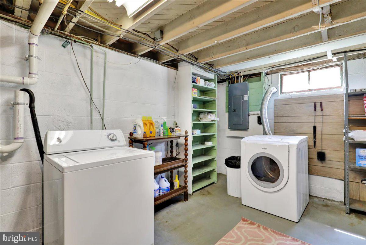 307 Summit Avenue Reading, PA 19607 - Photo 21 of 25 Bright and functional laundry space.