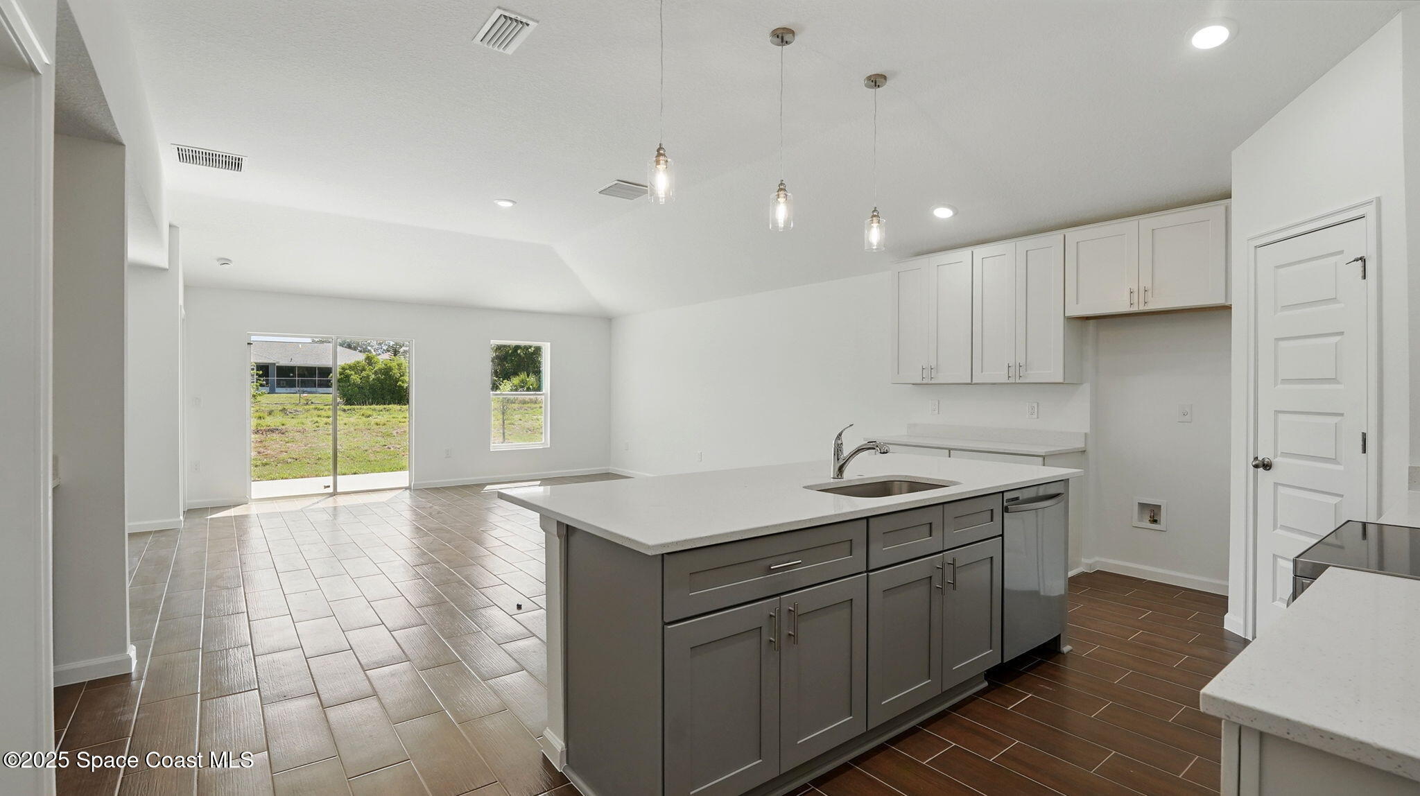298 Wendover Road Southwest Palm Bay, FL 32908 - Photo 13 of 33 15-web-or-mls-Photo_023