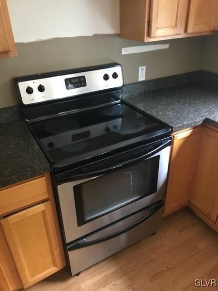 2512 Valley View Acres Road Stroudsburg, PA 18360 - Photo 7 of 23 a close view of stove top oven
