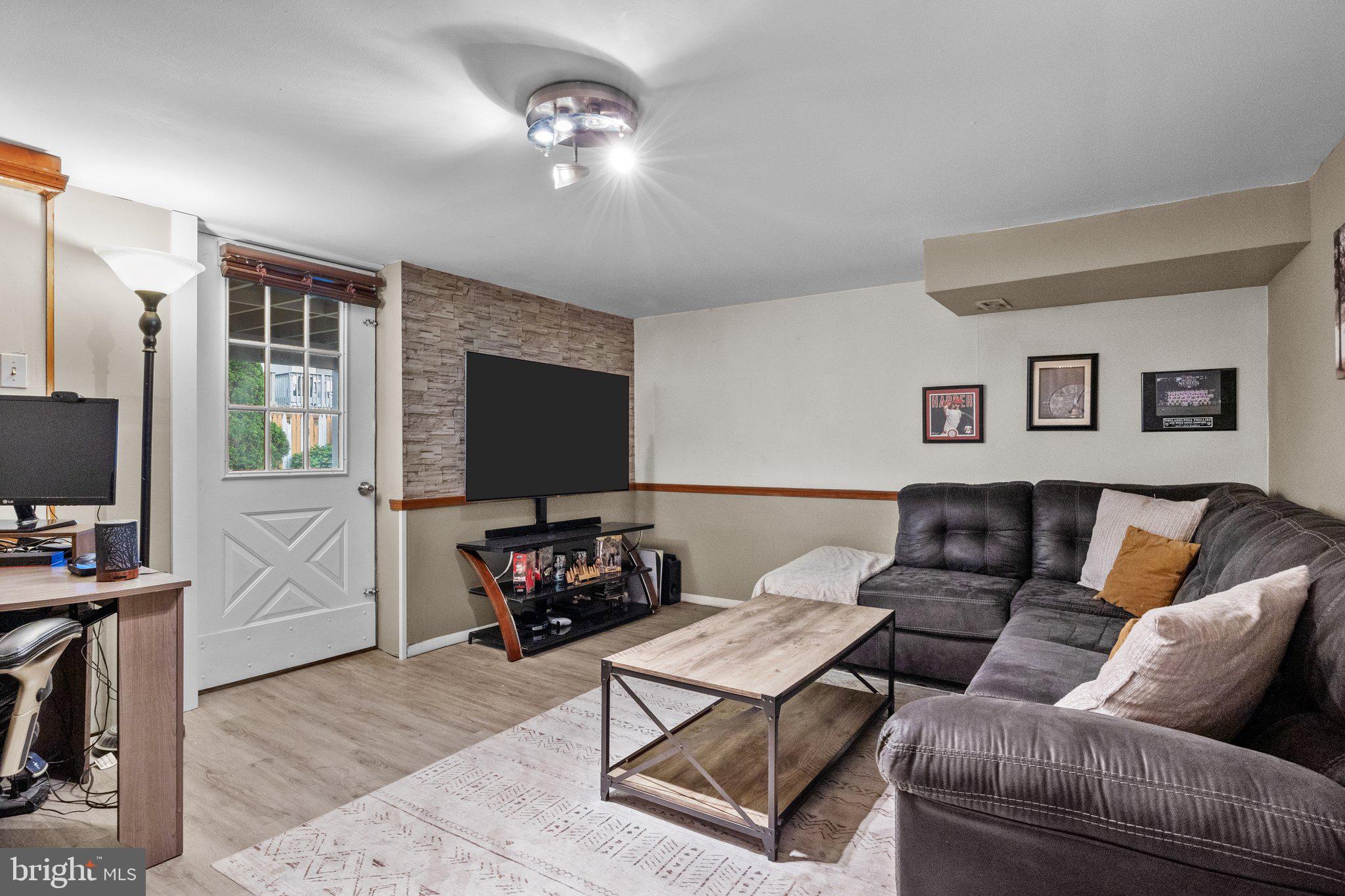 10827 Perrin Road Philadelphia, PA 19154 - Photo 29 of 38