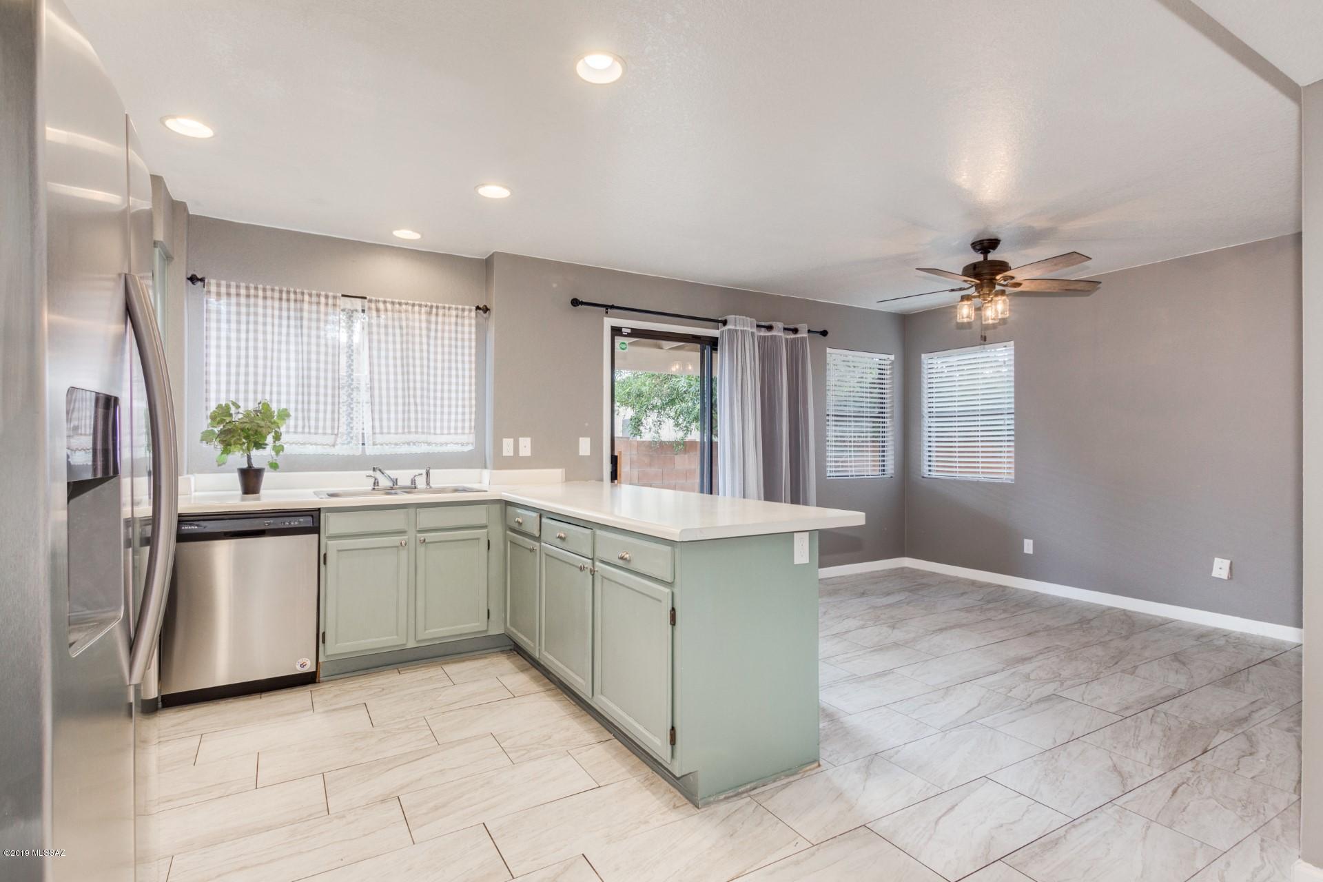 661 West Kidd Place Tucson, AZ 85737 - Photo 1 of 21