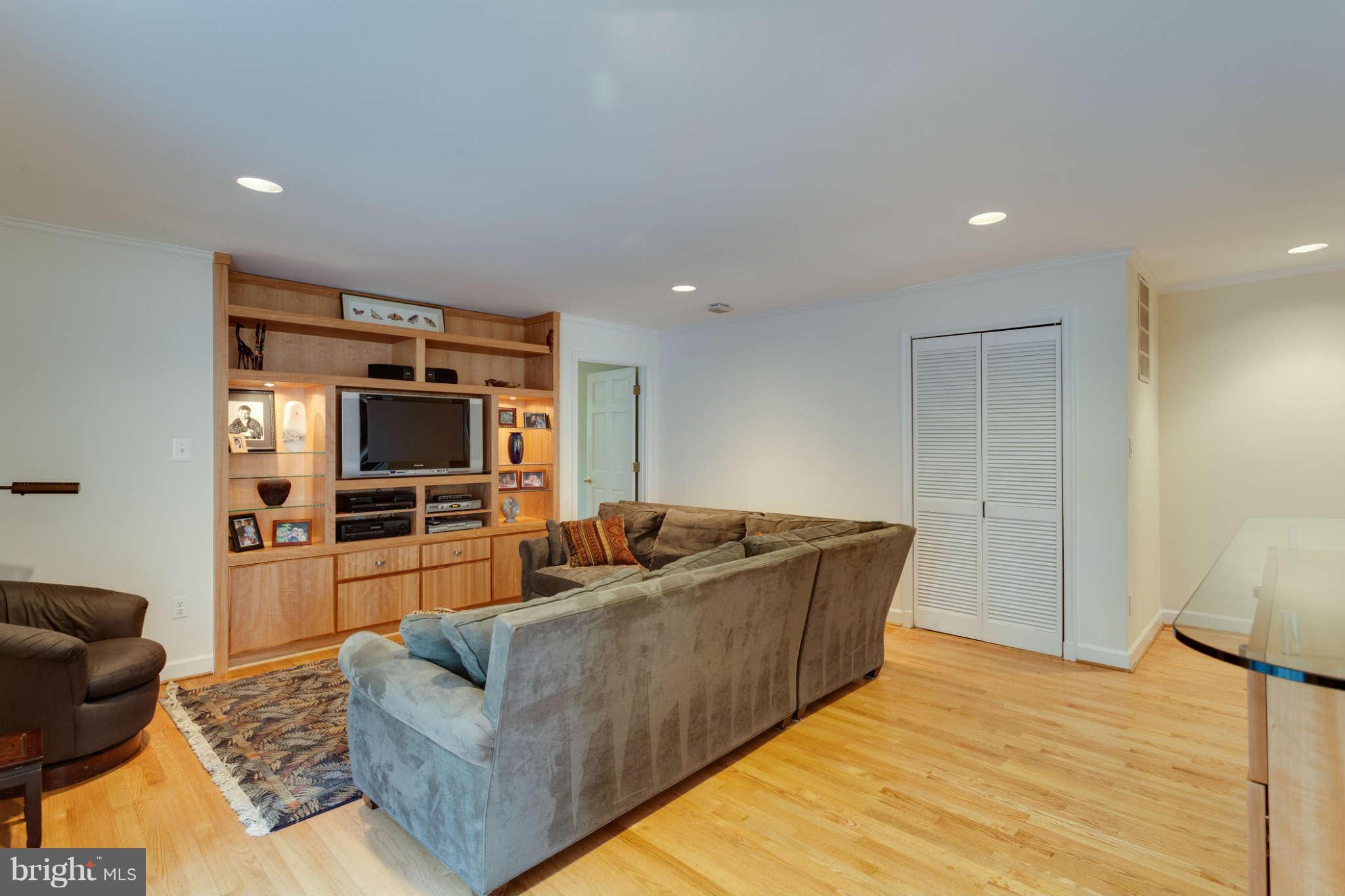 5006 Allan Road Bethesda, MD 20816 - Photo 11 of 20 Living Room