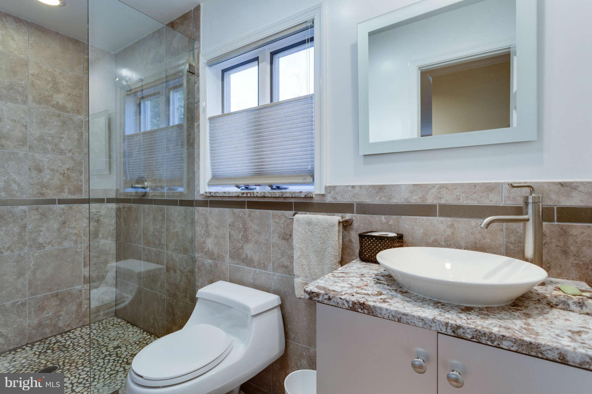 5006 Allan Road Bethesda, MD 20816 - Photo 4 of 20 Bath