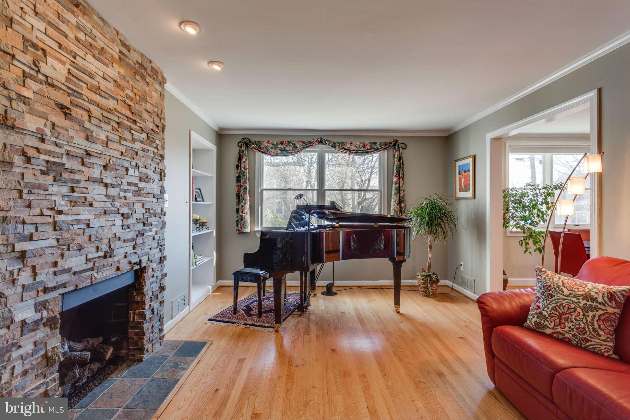 5006 Allan Road Bethesda, MD 20816 - Photo 5 of 20 Living Room