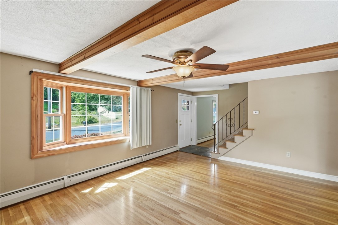 128 Grandview Avenue Lincoln, RI 02865 - Photo 10 of 48 Main living room