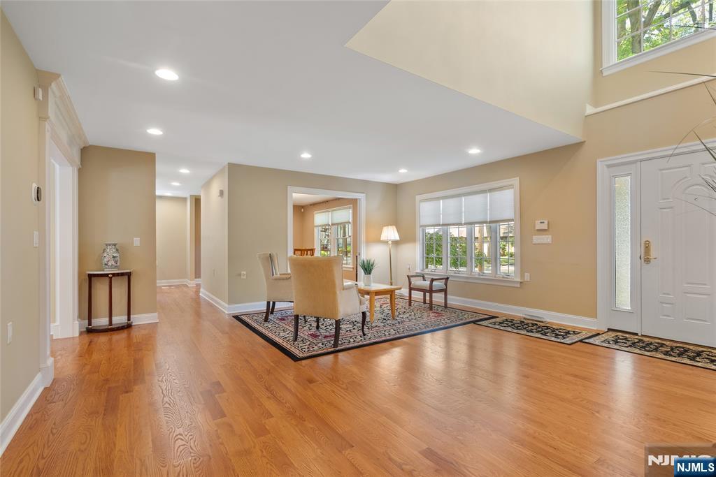 28 Demarest Road Paramus, NJ 07652 - Photo 5 of 32