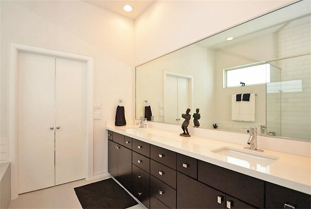 2713 Clay Street Houston, TX 77003 - Photo 17 of 24 Enter into your Master Bathroom which features his/her vanities.