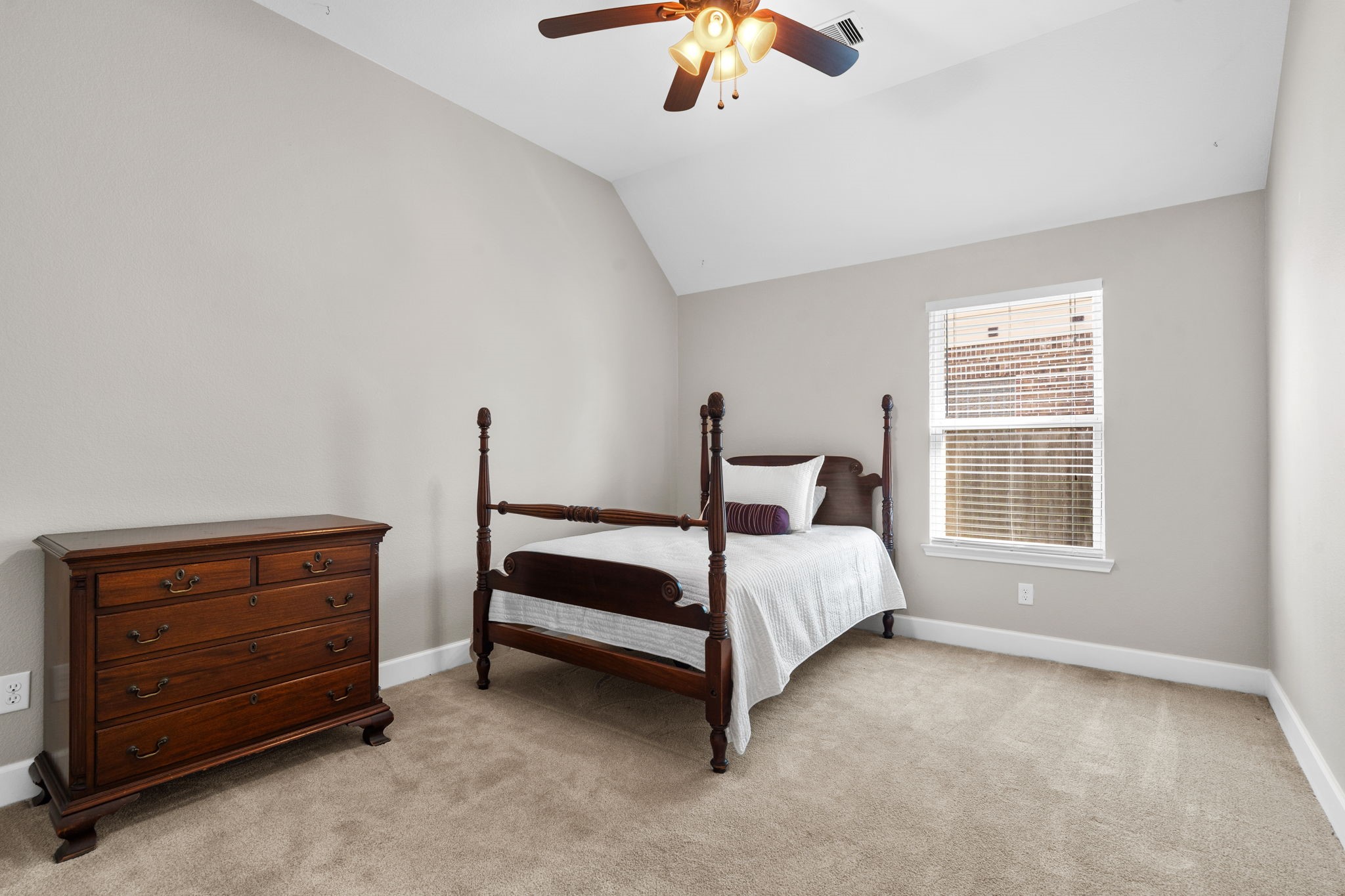 3426 Summer Ranch Drive Katy, TX 77494 - Photo 29 of 48 Bedroom 4 provides flexibility for guests, a home office, or a hobby room, with easy-to-style finishes and a welcoming atmosphere.