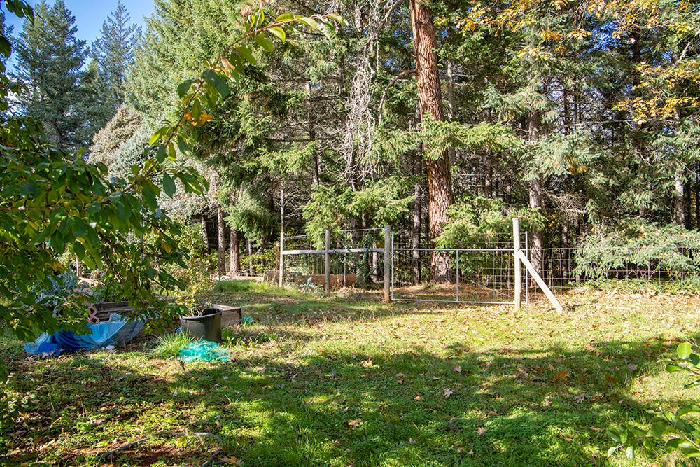 180 October Lane Merlin, OR 97532 - Photo 41 of 49 39