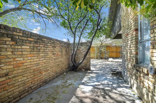 a view of a pathway both side of building