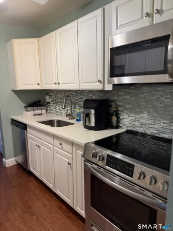$2,100 | 3004 Madison Avenue, Unit A, Bridgeport, CT 06606