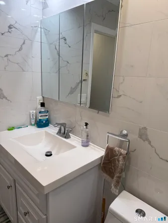 $2,100 | 3004 Madison Avenue, Unit A, Bridgeport, CT 06606