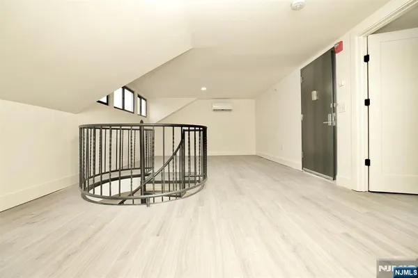$3,400 | 536-540 Central Avenue, Unit 403, Newark, NJ 07107