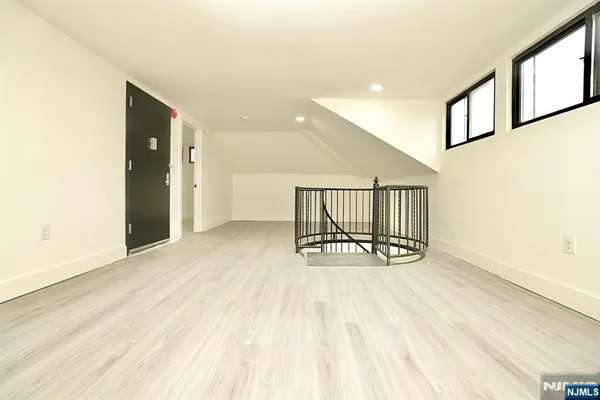 $3,400 | 536-540 Central Avenue, Unit 403, Newark, NJ 07107