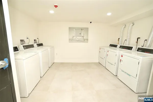 $3,400 | 536-540 Central Avenue, Unit 403, Newark, NJ 07107