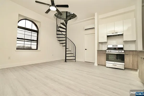 $3,400 | 536-540 Central Avenue, Unit 403, Newark, NJ 07107