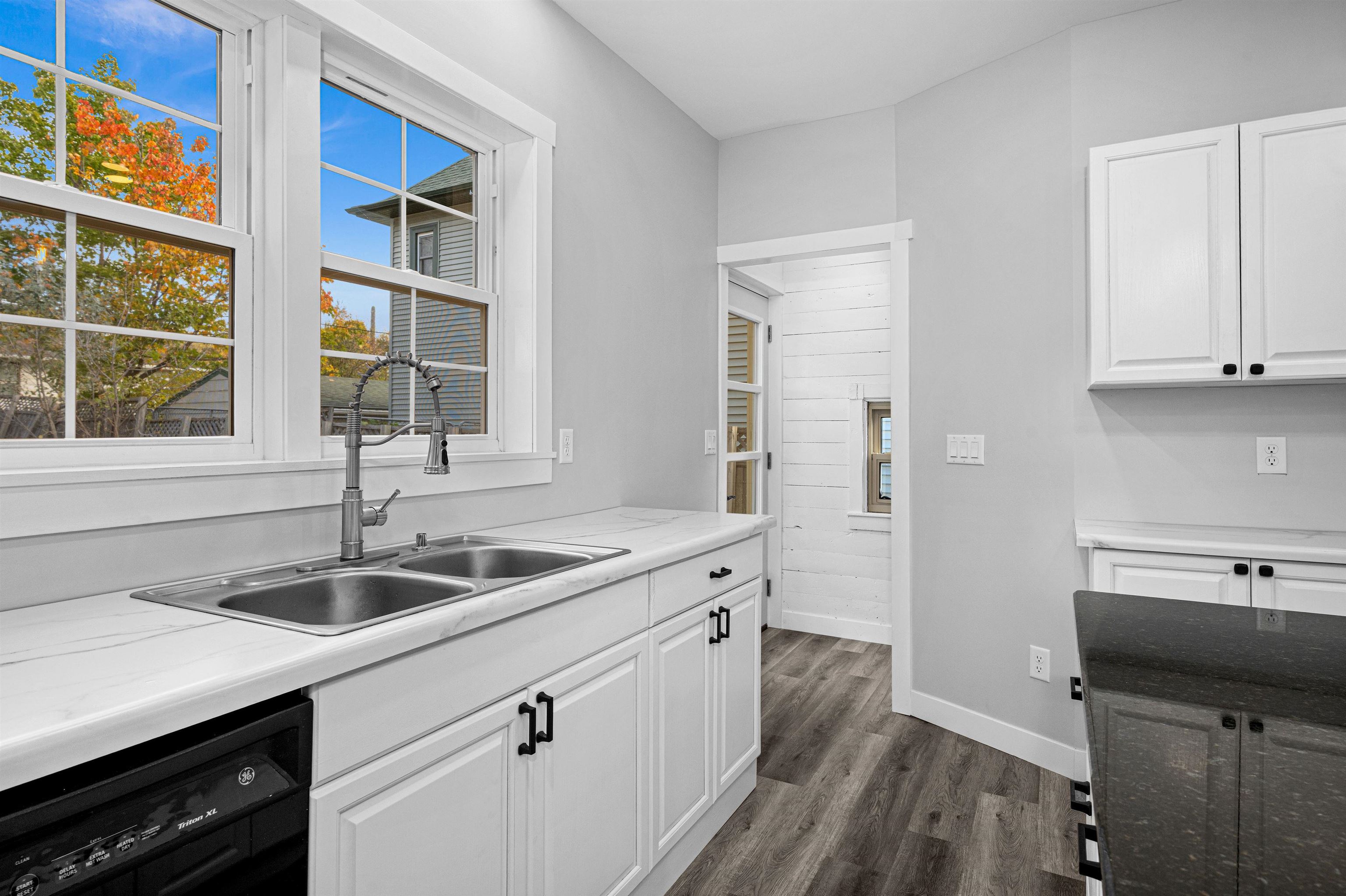 5305 Medina Street Duluth, MN 55807 - Photo 11 of 30