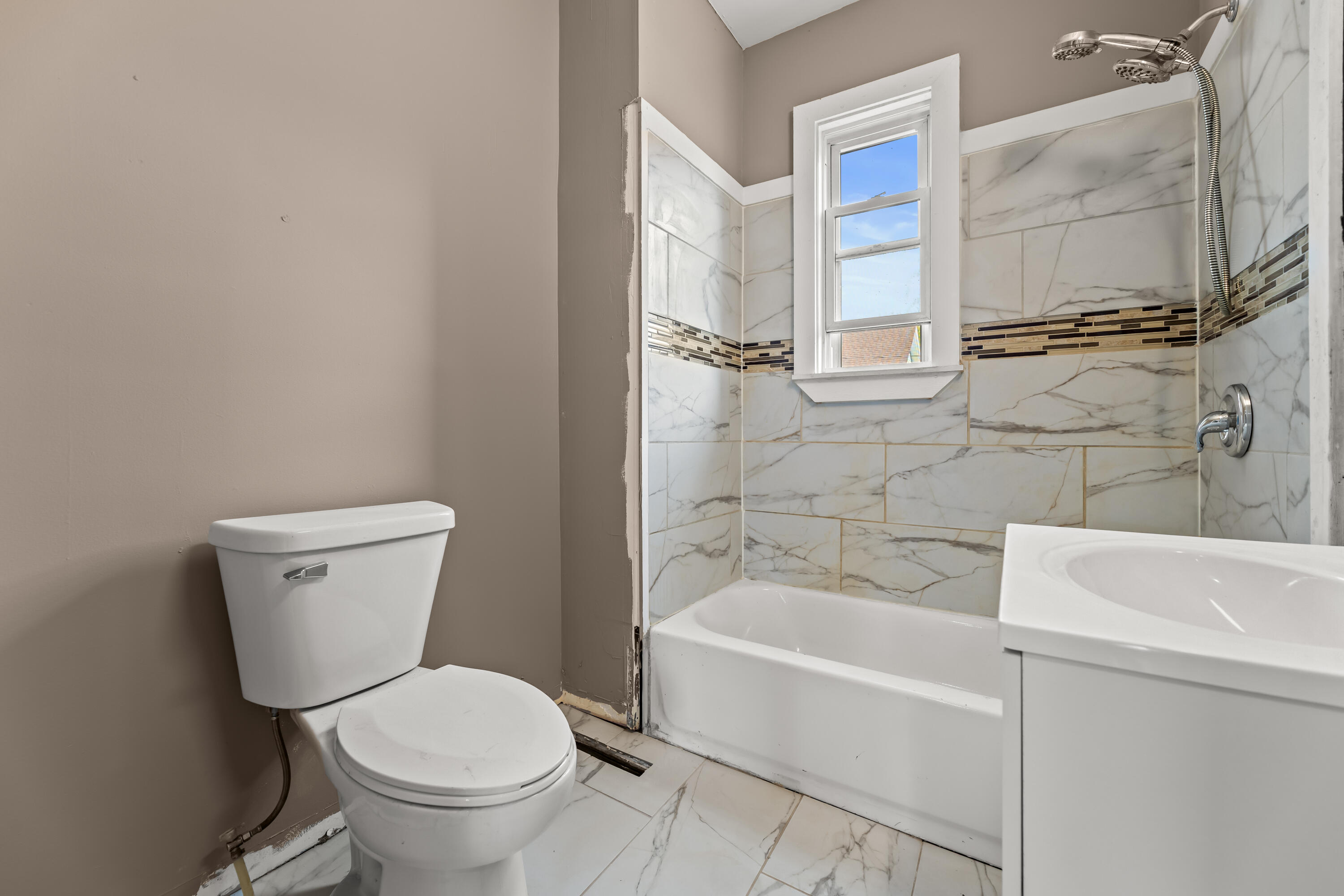 446 North 28th Street, Unit 448 Milwaukee, WI 53208 - Photo 18 of 25 IMG_2180