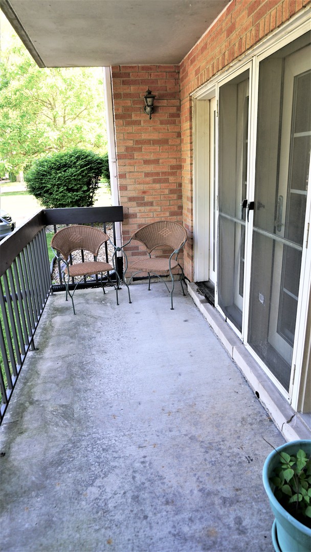 2161 Oak Road, Unit 1C Homewood, IL 60430 - Photo 16 of 17 a view of an outdoor space with seating area