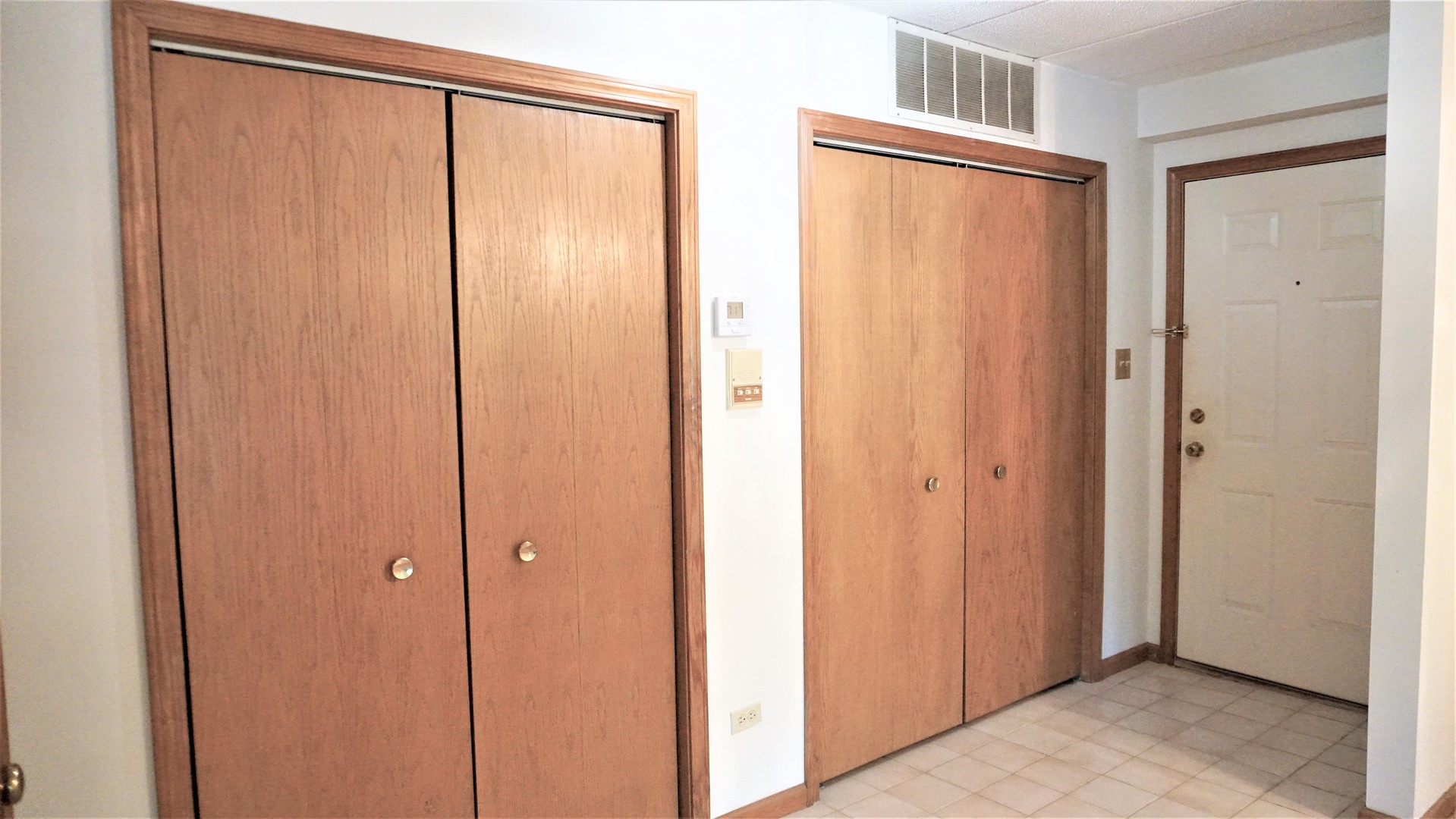2161 Oak Road, Unit 1C Homewood, IL 60430 - Photo 2 of 17 a bathroom with a glass shower door