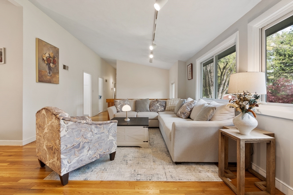 86 Framingham Road Southborough, MA 01772 - Photo 6 of 36