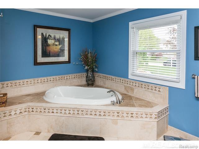 2248 South Shore Court Rochester Hills, MI 48307 - Photo 24 of 54