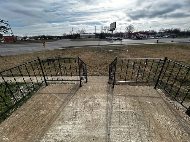 $2,300 | 3192 East Main Street, Plainfield, IN 46168