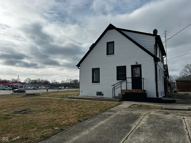 $2,300 | 3192 East Main Street, Plainfield, IN 46168